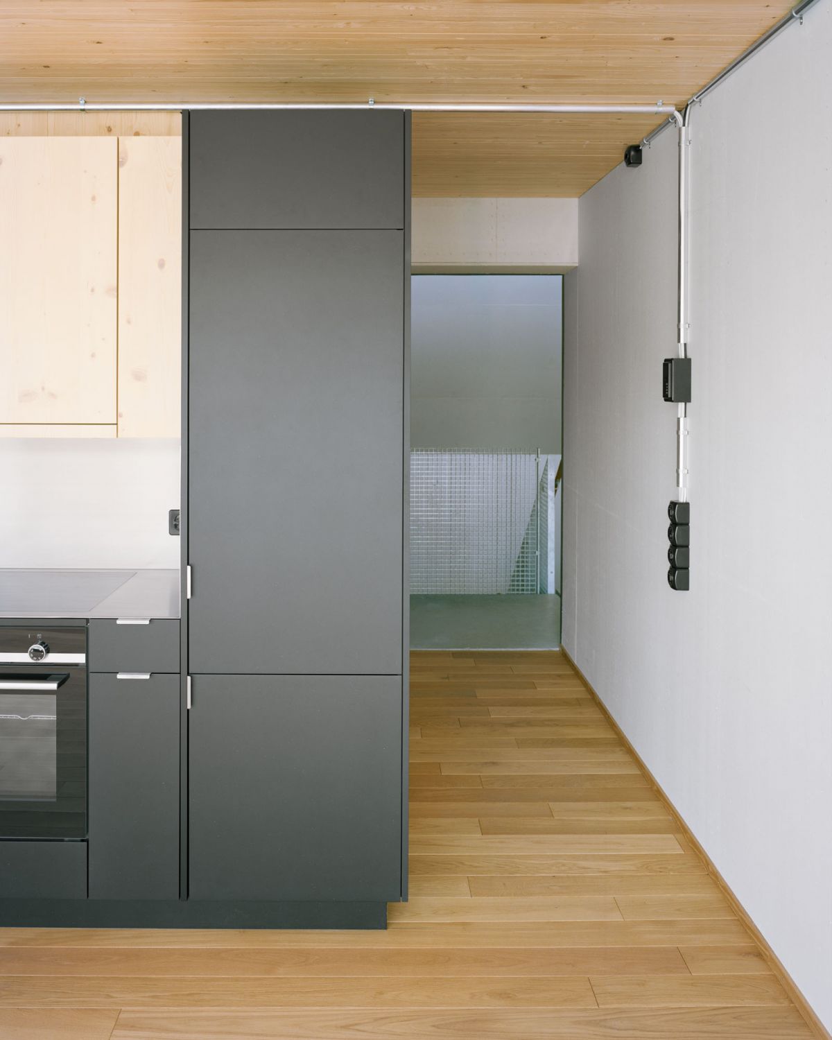 14_Erfinger107_Kueche_Eingangsbereich_Lukas_Raeber_Architekten_%C2%A9Rasmus_Norlander