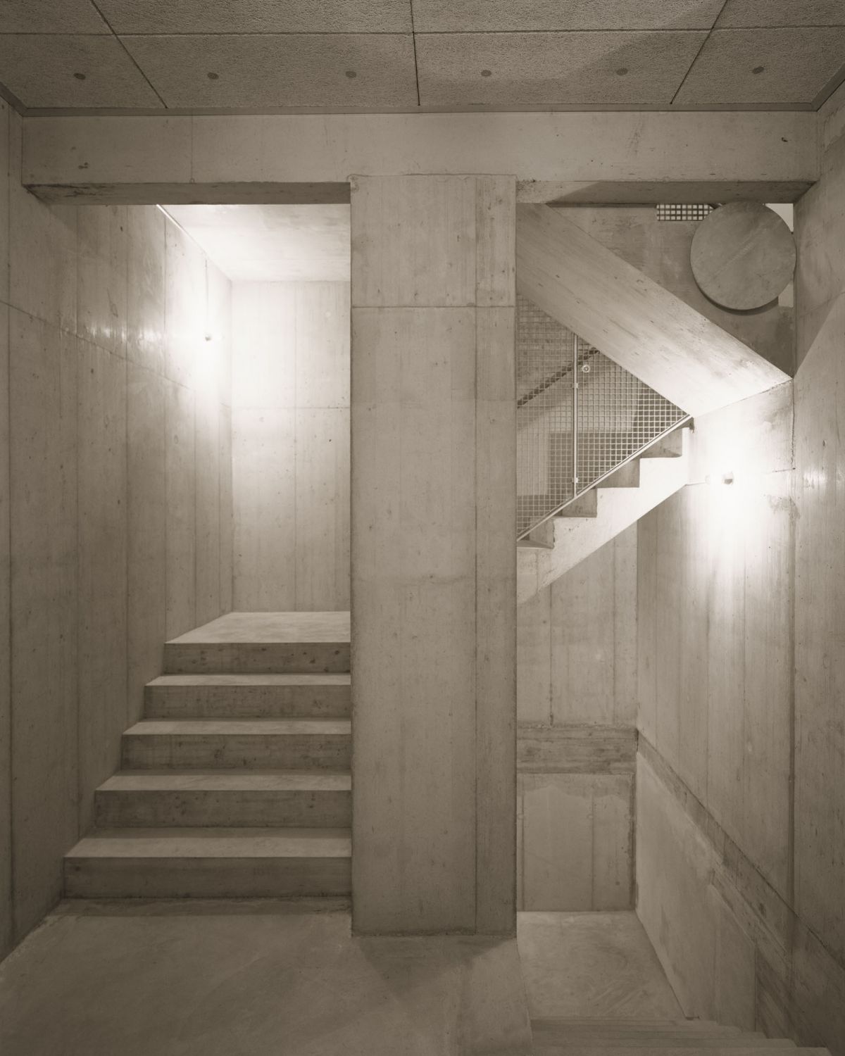 8_Erfinger107_Eingang_Treppenhaus_Lukas_Raeber_Architekten_%C2%A9Rasmus_Norlander