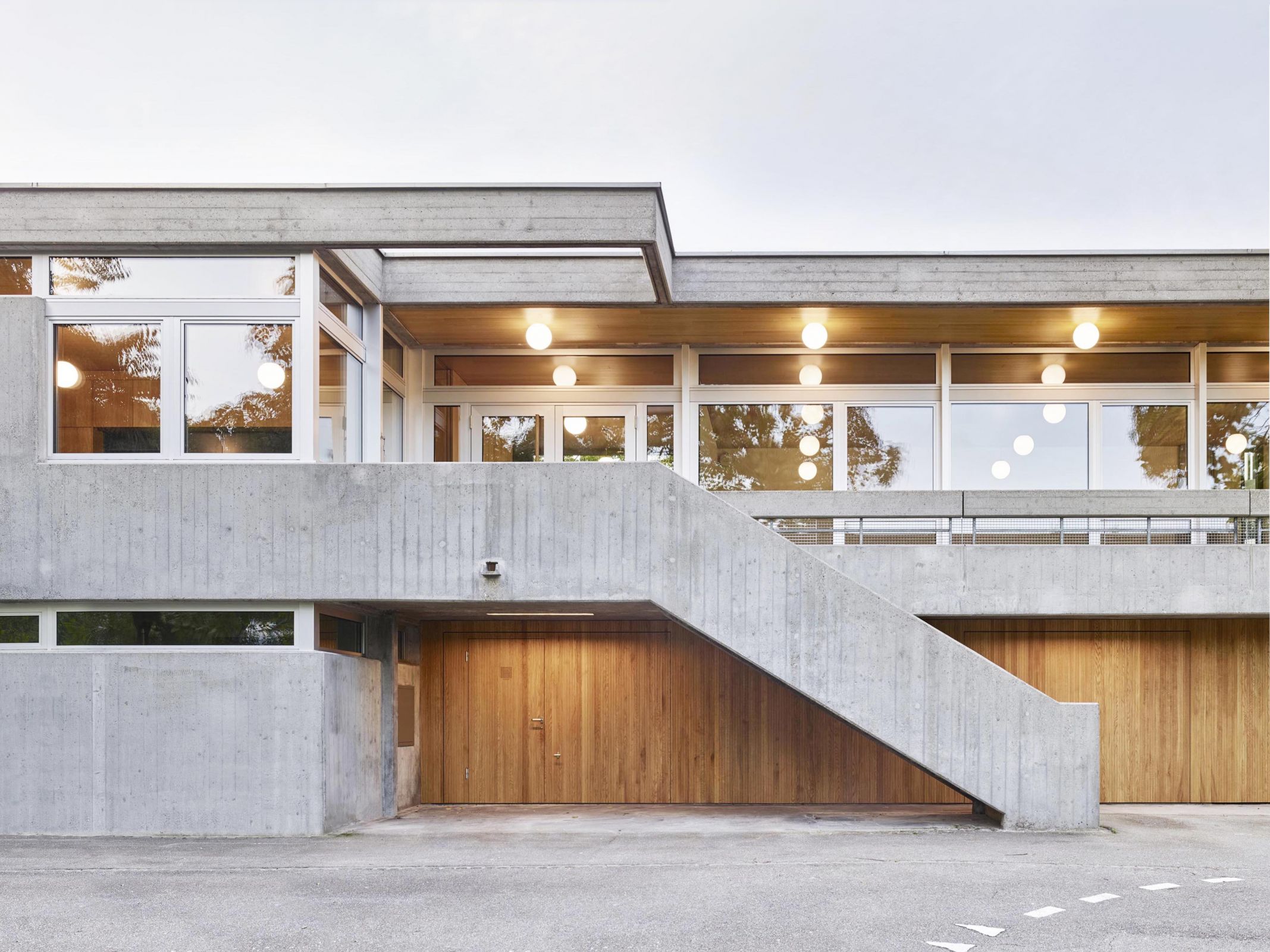 9_1_Verkehrsgarten_Nordfassade_Licht_Lukas_Raeber_Architekten_%C2%A9Weisswert