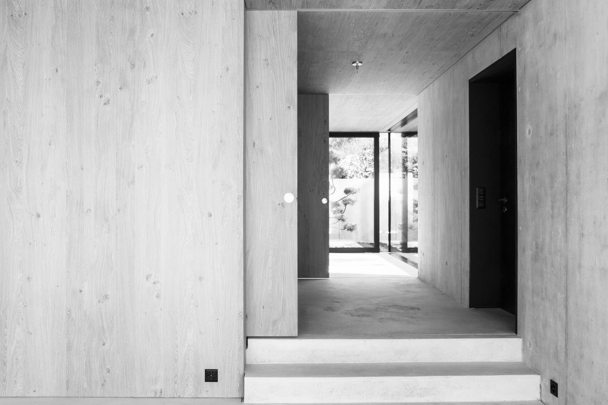Abtreppung und Enfilade als Raumsystem 10_eingangsbereich_holztreppenkern