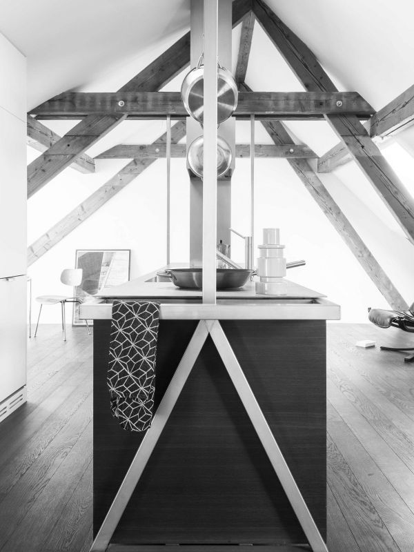 Neue Wohnung - alter Dachstock lukasraeber_frob_hanging_furniture